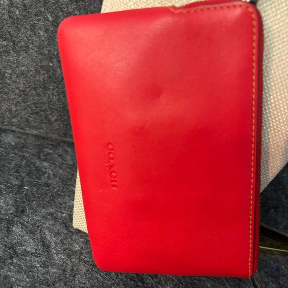 Disney x Coach Mickey Mouse Wristlet - Picture 3 of 7